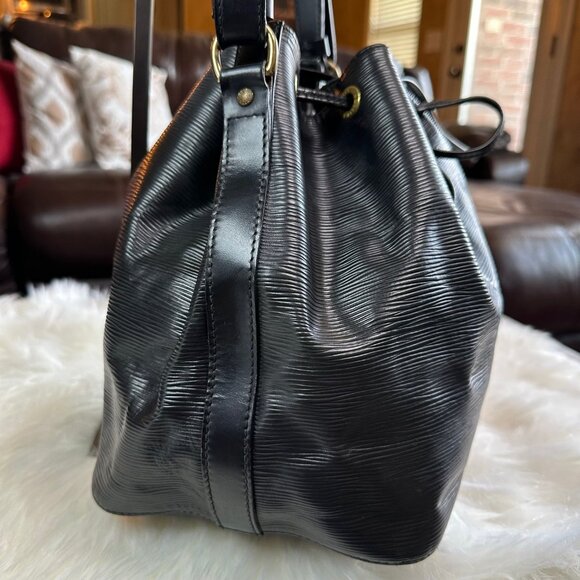 Authentic Louis Vuitton Epi Petit Noe Leather Shoulder Bag - Picture 5 of 14